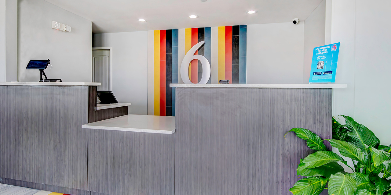Contact Motel 6